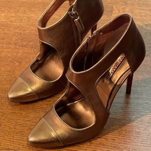 Stunning gold BCBG Maxazria heels